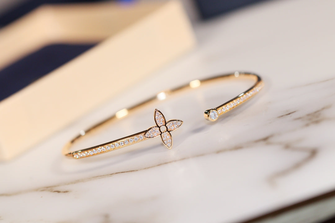 ¡®Aura Jewels¡¯IDYLLE GOLD OPEN BRACELET DIAMOND PAVED