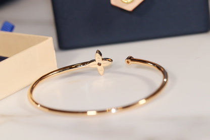 ¡®Aura Jewels¡¯IDYLLE GOLD OPEN BRACELET DIAMOND PAVED