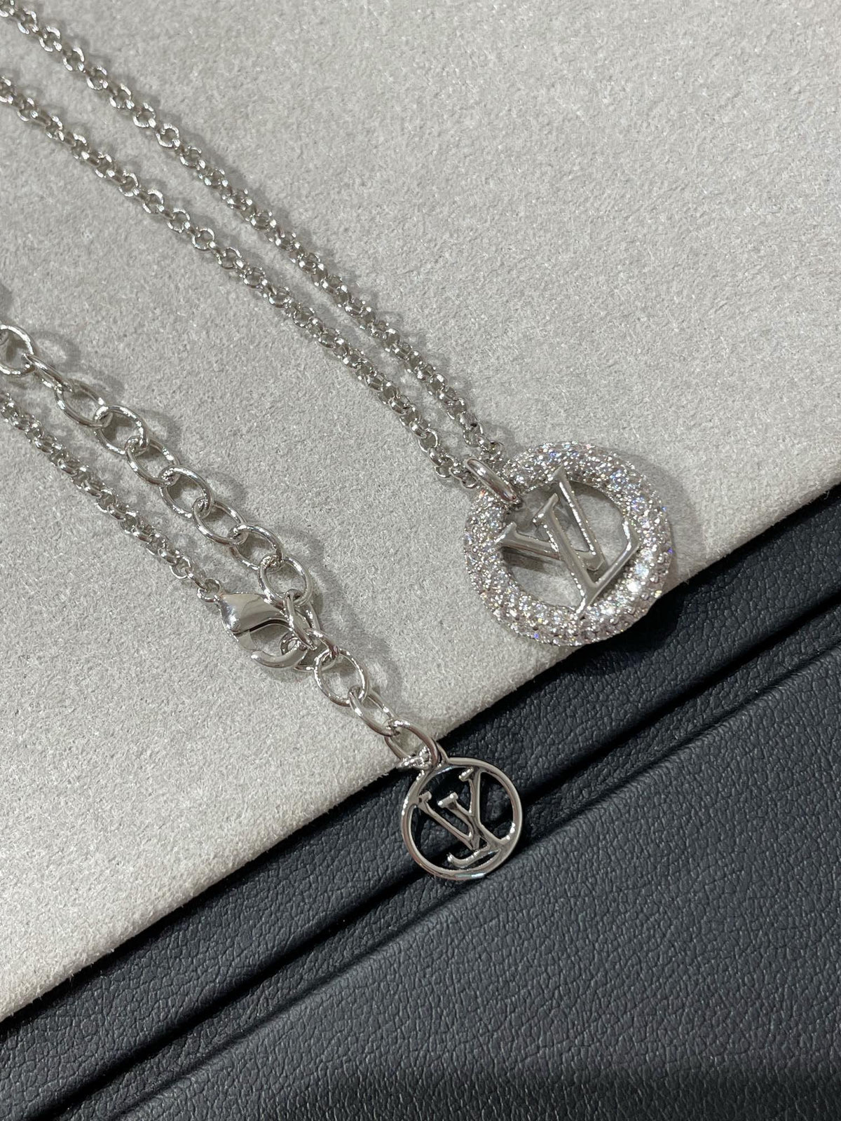 ¡®Aura Jewels¡¯BY NIGHT DIAMOND PAVED NECKLACE