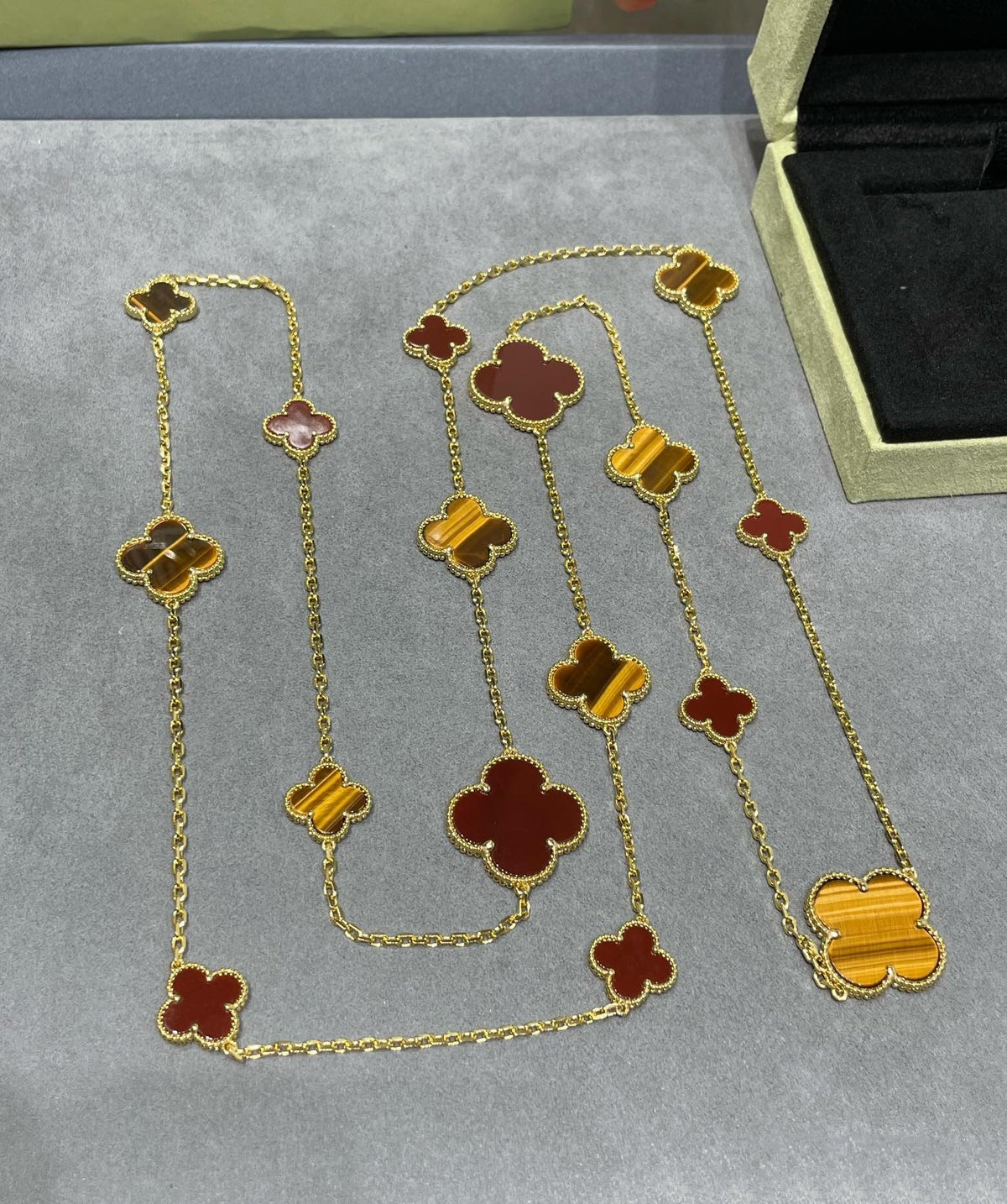 ¡®Aura Jewels¡¯CLOVER 16 MOTIF CARNELIAN TIGER EYE ROSE GOLD NECKLACE