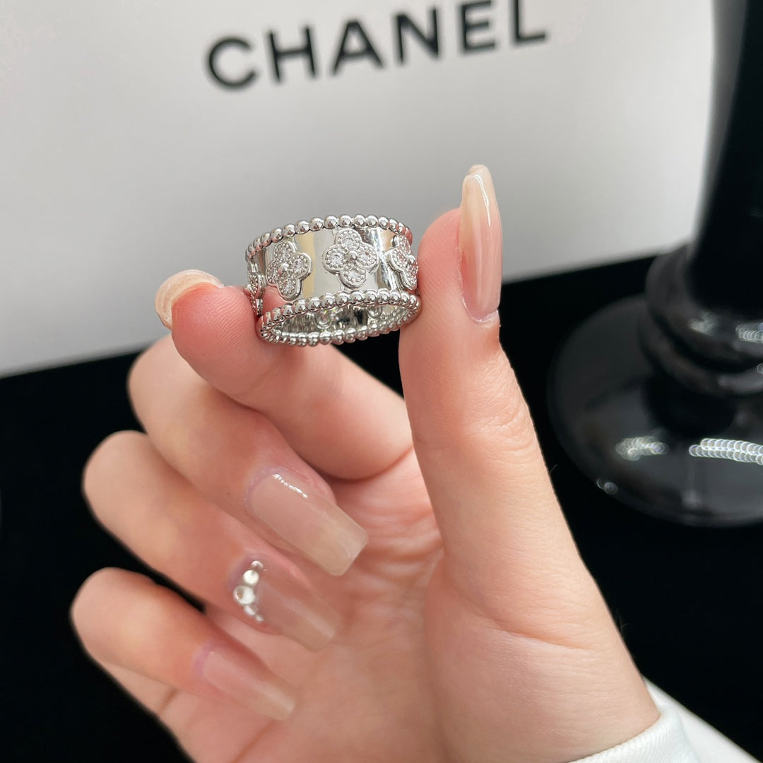 ¡®Aura Jewels¡¯PERLEE DIAMOND LARGE RING