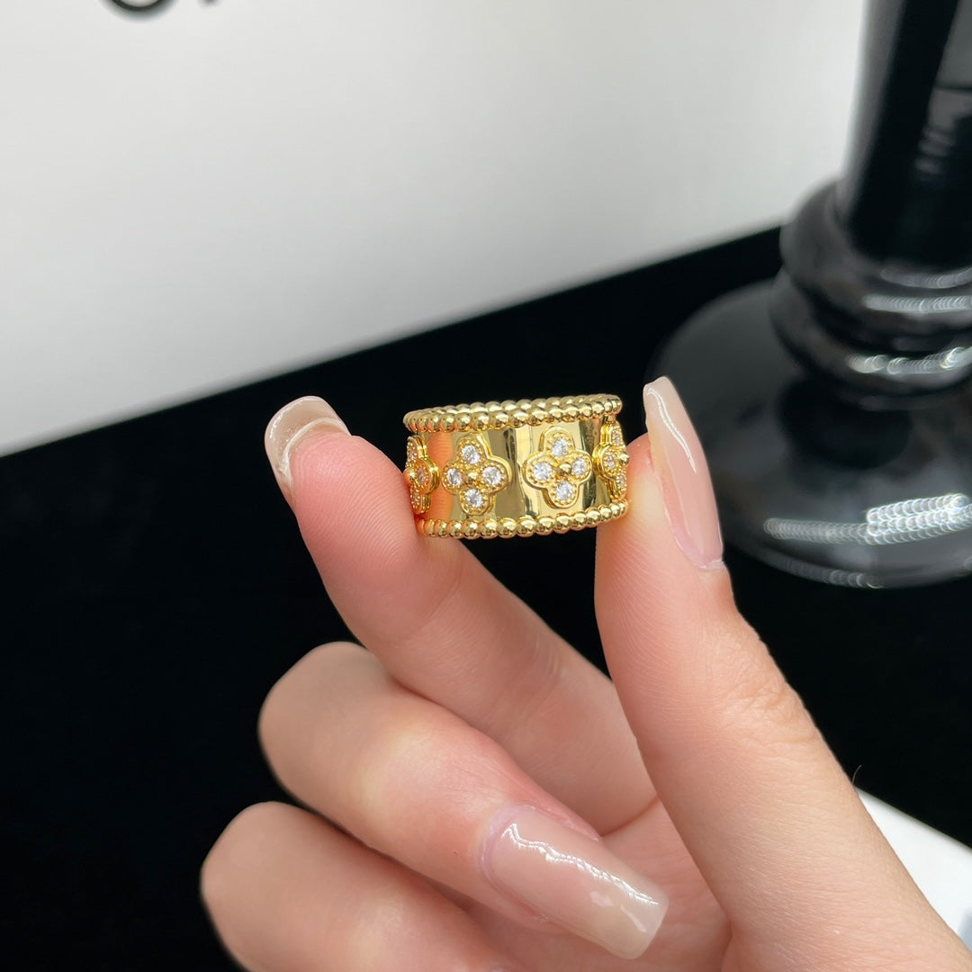 ¡®Aura Jewels¡¯PERLEE DIAMOND LARGE RING
