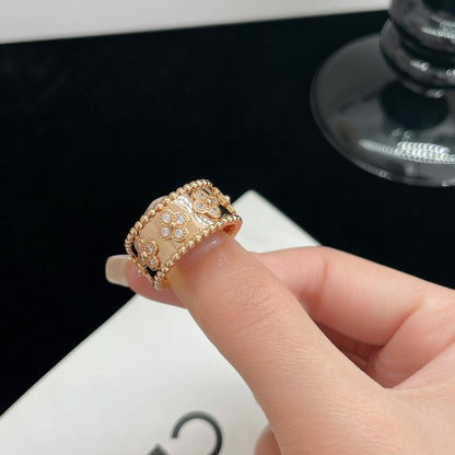 ¡®Aura Jewels¡¯PERLEE DIAMOND LARGE RING