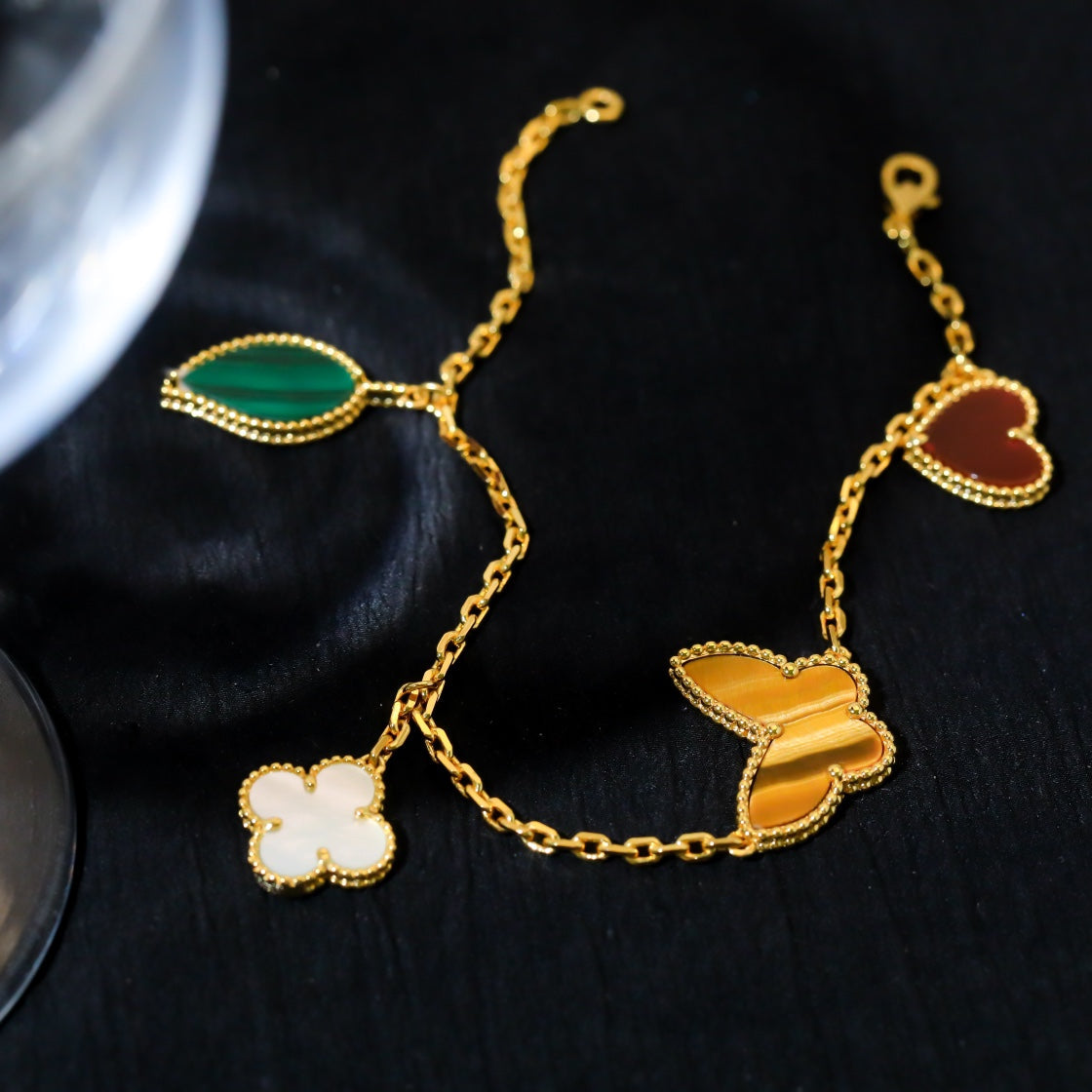¡®Aura Jewels¡¯LUCKY SPRING 5 MOTIF GOLD BRACELET