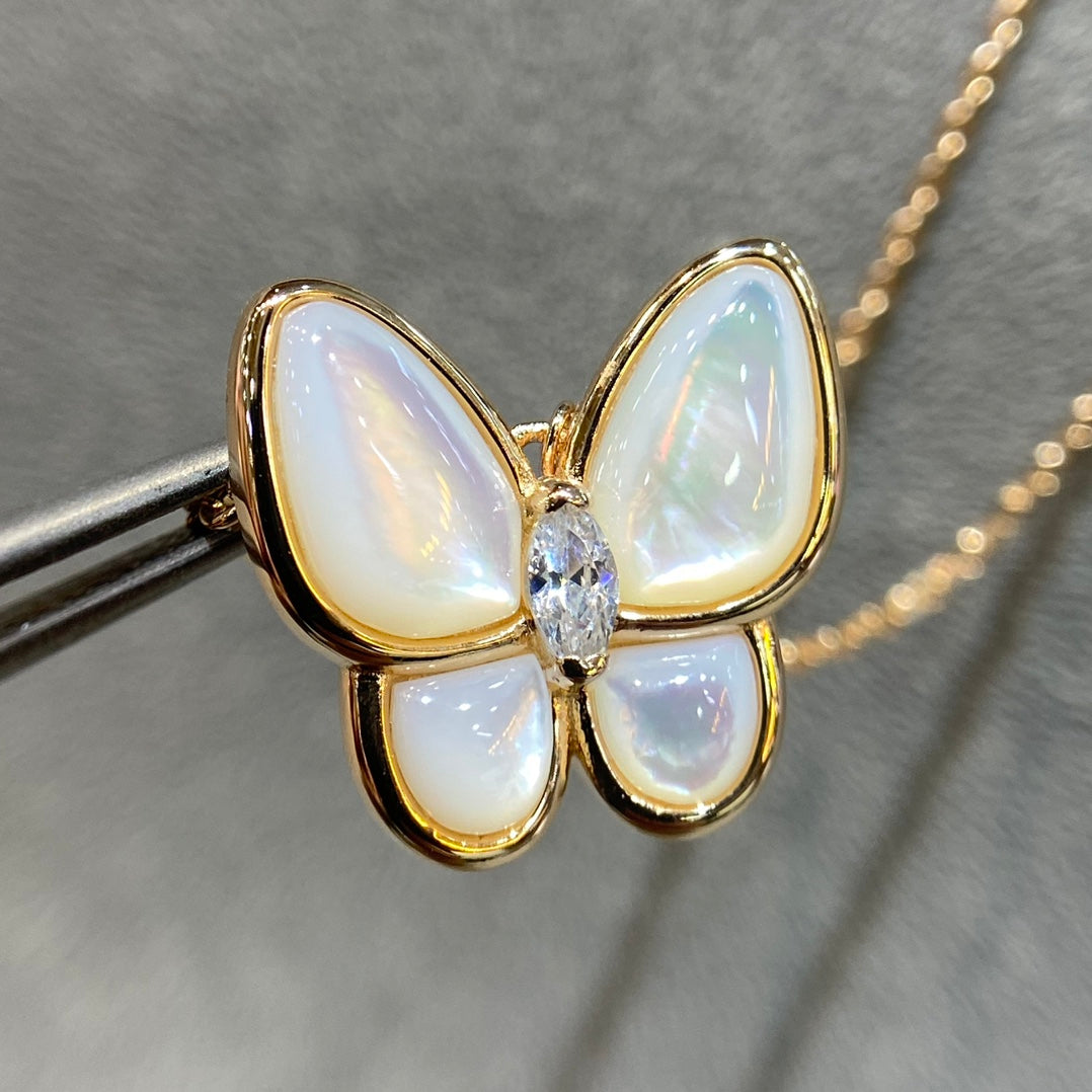 ¡®Aura Jewels¡¯BUTTERFLY MOP DIAMOND NECKLACE