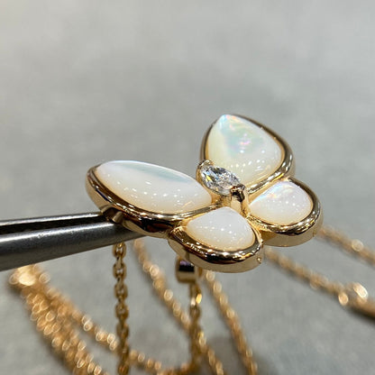 ¡®Aura Jewels¡¯BUTTERFLY MOP DIAMOND NECKLACE