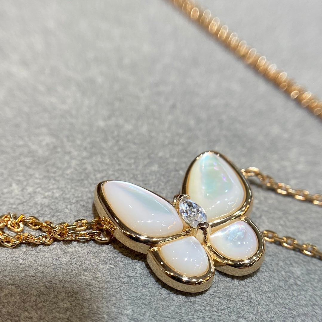 ¡®Aura Jewels¡¯BUTTERFLY MOP DIAMOND NECKLACE