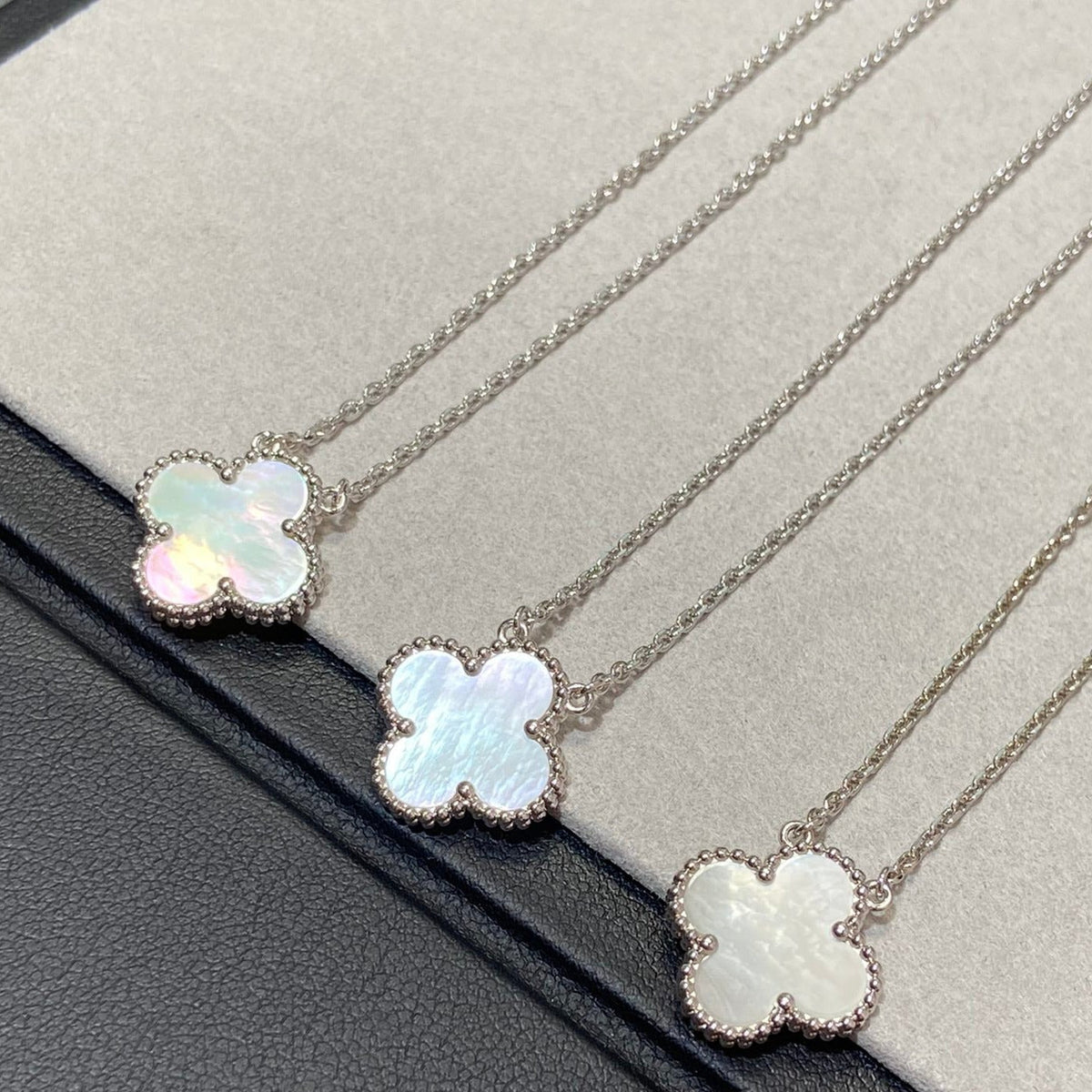 ¡®Aura Jewels¡¯CLOVER MEDIUM SILVER WHITE MOP NECKLACE