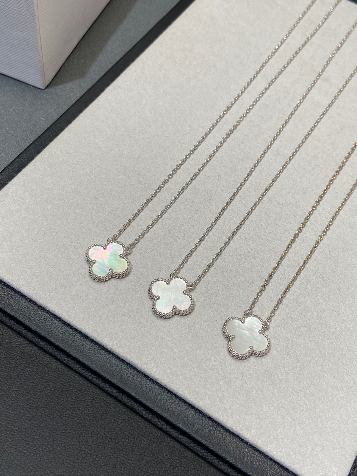 ¡®Aura Jewels¡¯CLOVER MEDIUM SILVER WHITE MOP NECKLACE