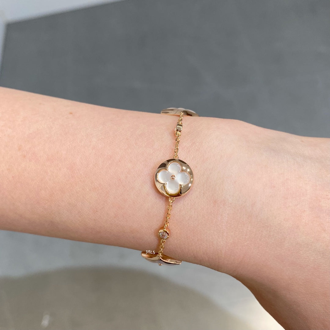 ¡®Aura Jewels¡¯STAR AND SUN 4 MOTIF WHITE MOP PINK GOLD BRACELET