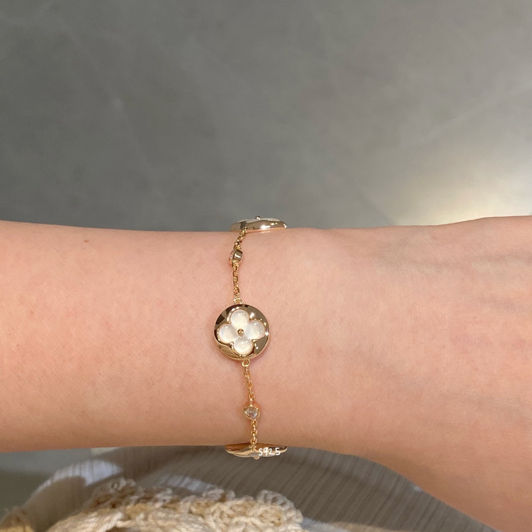 ¡®Aura Jewels¡¯STAR AND SUN 4 MOTIF WHITE MOP PINK GOLD BRACELET
