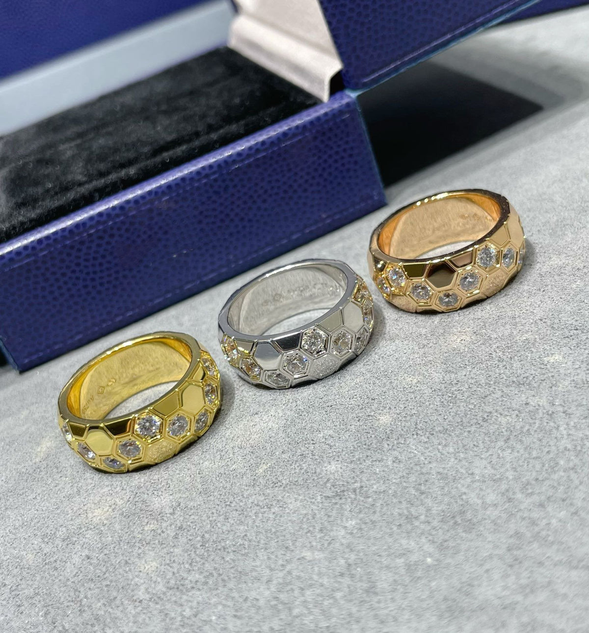 ¡®Aura Jewels¡¯BEE LOVE DIAMOND LARGE RING