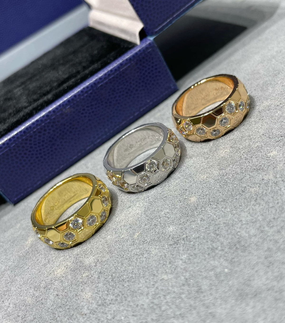 ¡®Aura Jewels¡¯BEE LOVE DIAMOND LARGE RING
