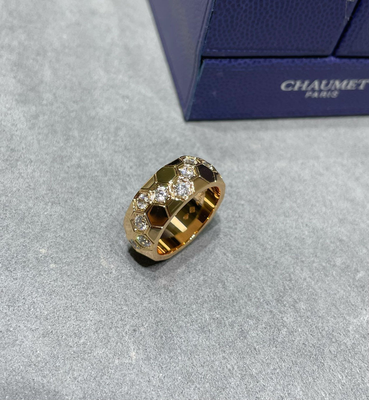 ¡®Aura Jewels¡¯BEE LOVE DIAMOND LARGE RING