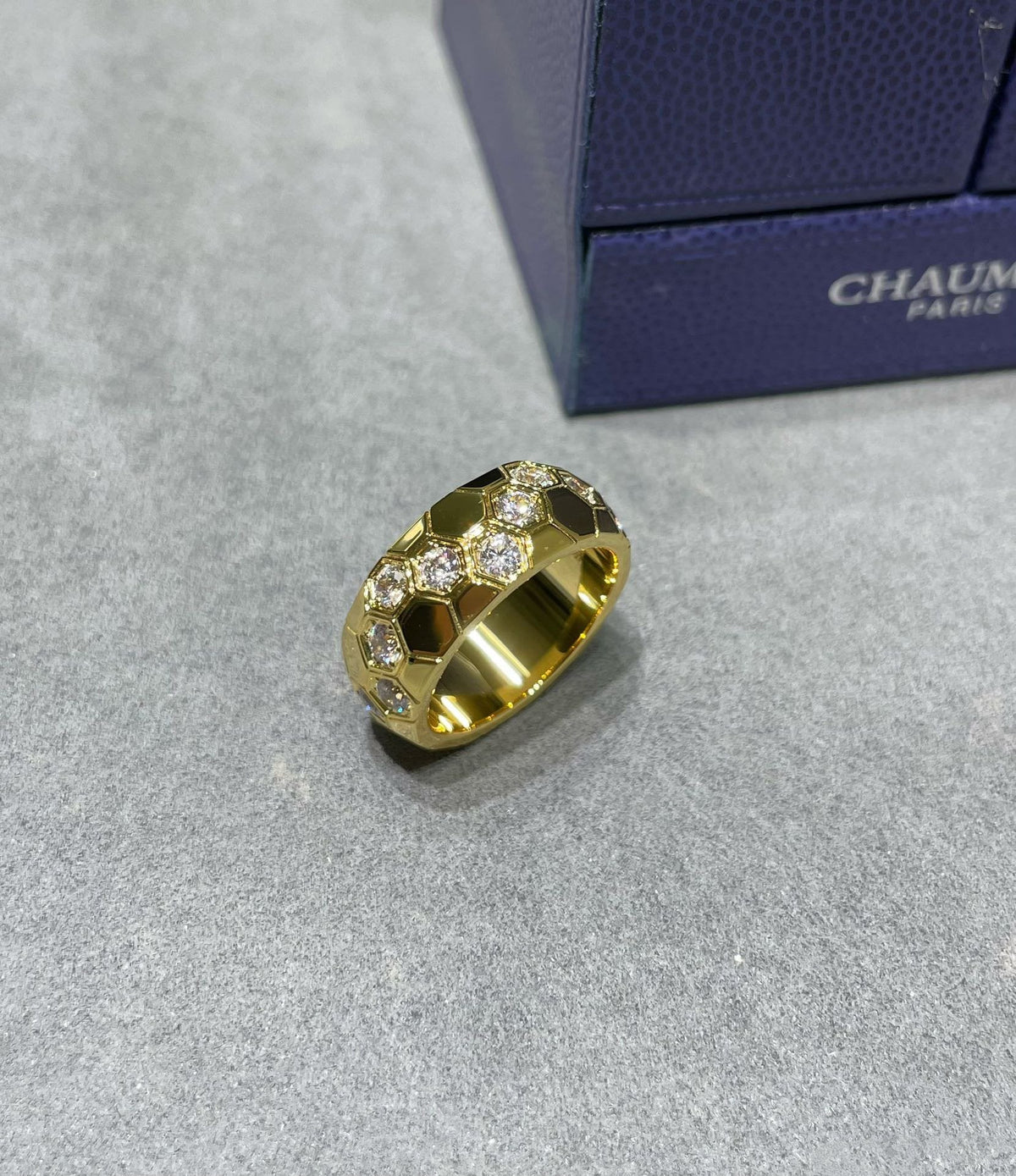 ¡®Aura Jewels¡¯BEE LOVE DIAMOND LARGE RING
