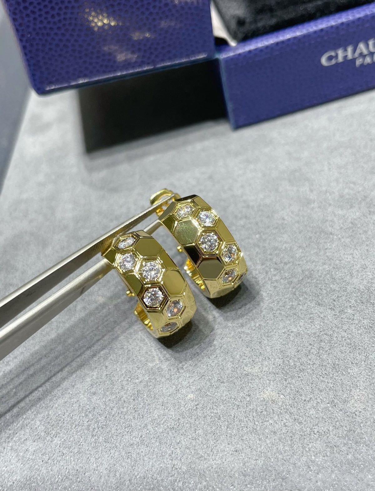 ¡®Aura Jewels¡¯BEE LOVE DIAMOND HOOP EARRINGS