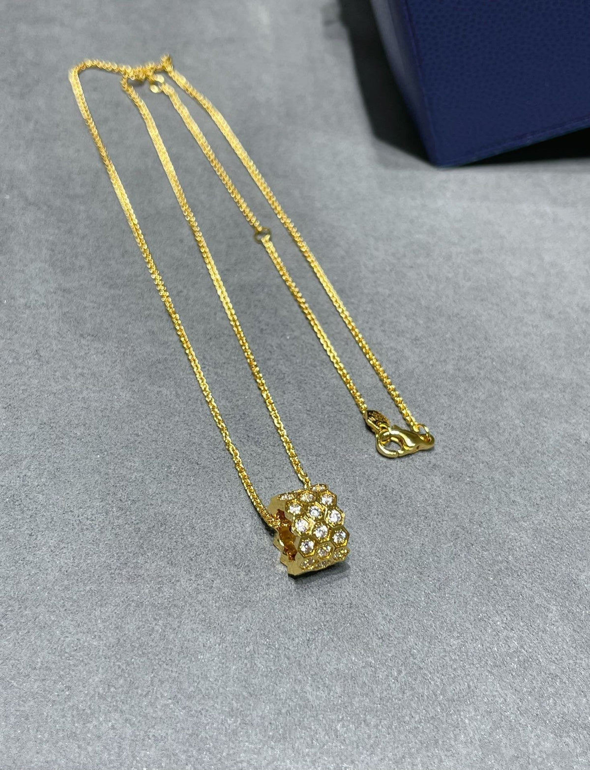 ¡®Aura Jewels¡¯BEE LOVE DIAMOND PAVED 3 ROW NECKLACE