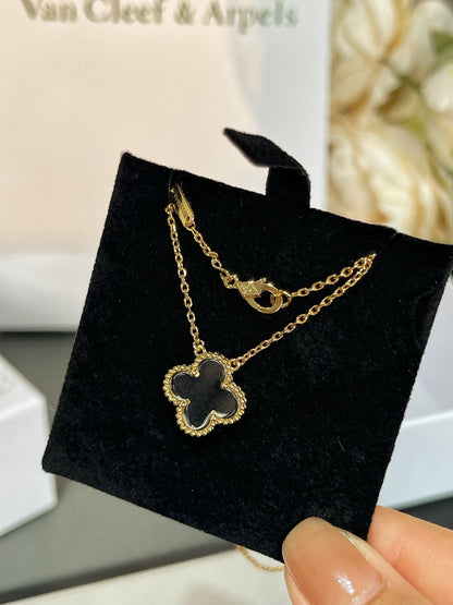 ¡®Aura Jewels¡¯CLOVER ROCK CRYSTAL ROSE GOLD NECKLACE