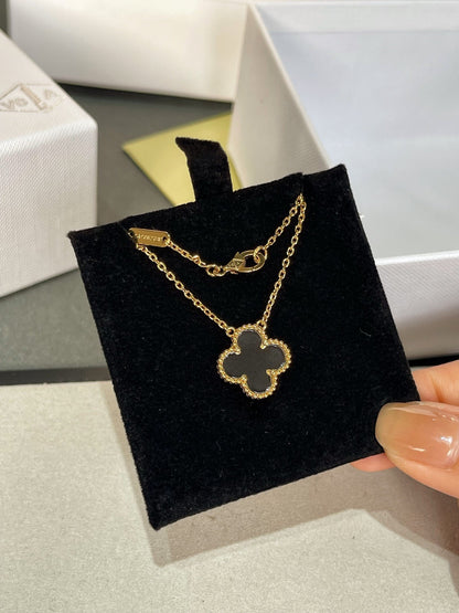 ¡®Aura Jewels¡¯CLOVER ROCK CRYSTAL ROSE GOLD NECKLACE