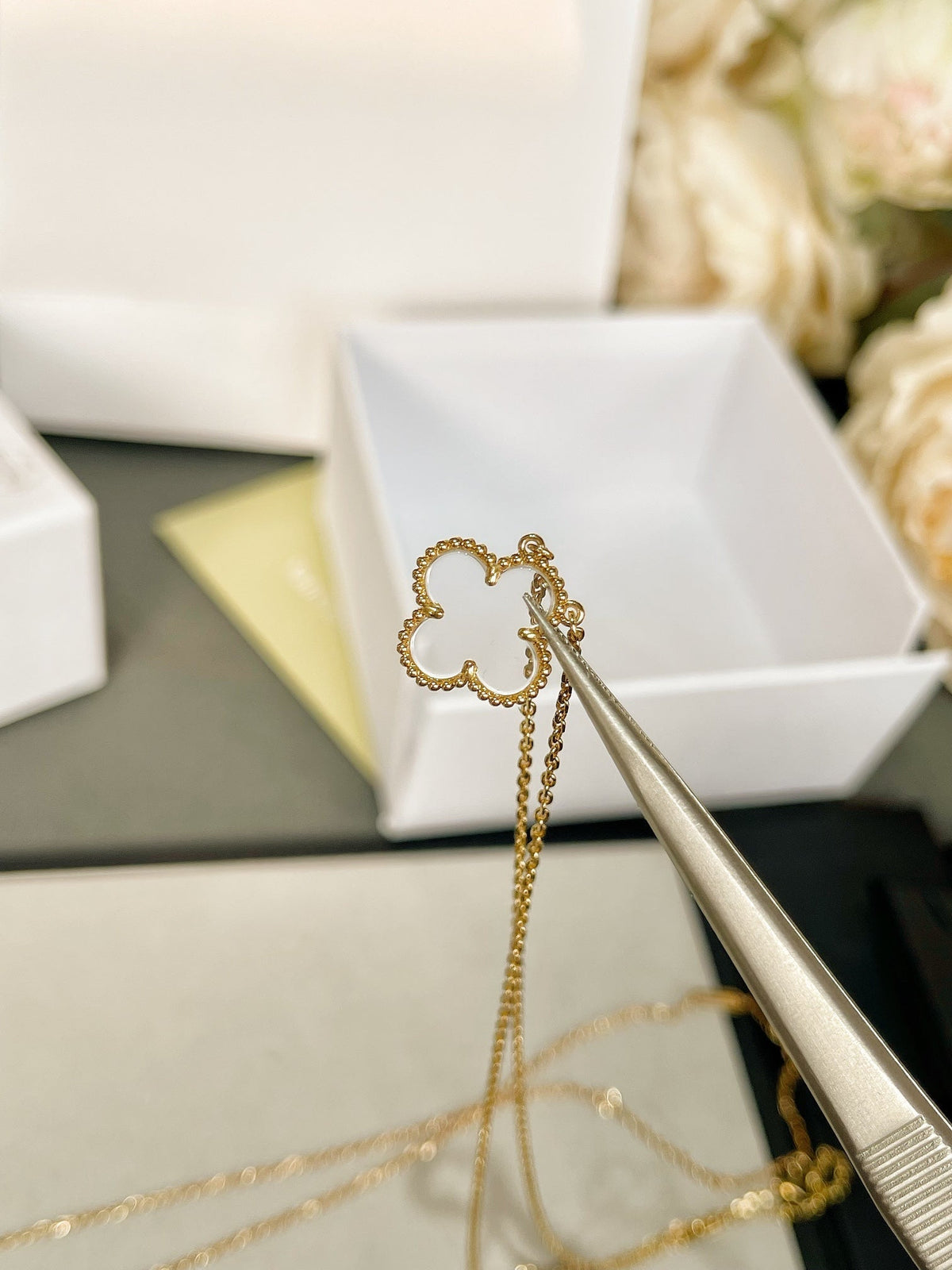 ¡®Aura Jewels¡¯CLOVER ROCK CRYSTAL ROSE GOLD NECKLACE