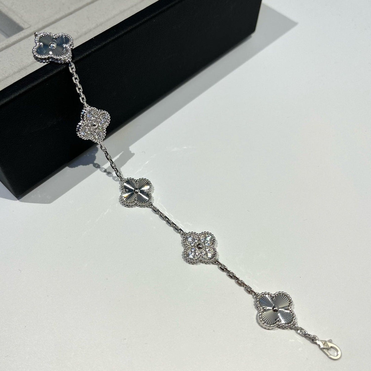 [Aura Jewels]New  CLOVER 5 MOTIF LASER BRACELET COLLECTION