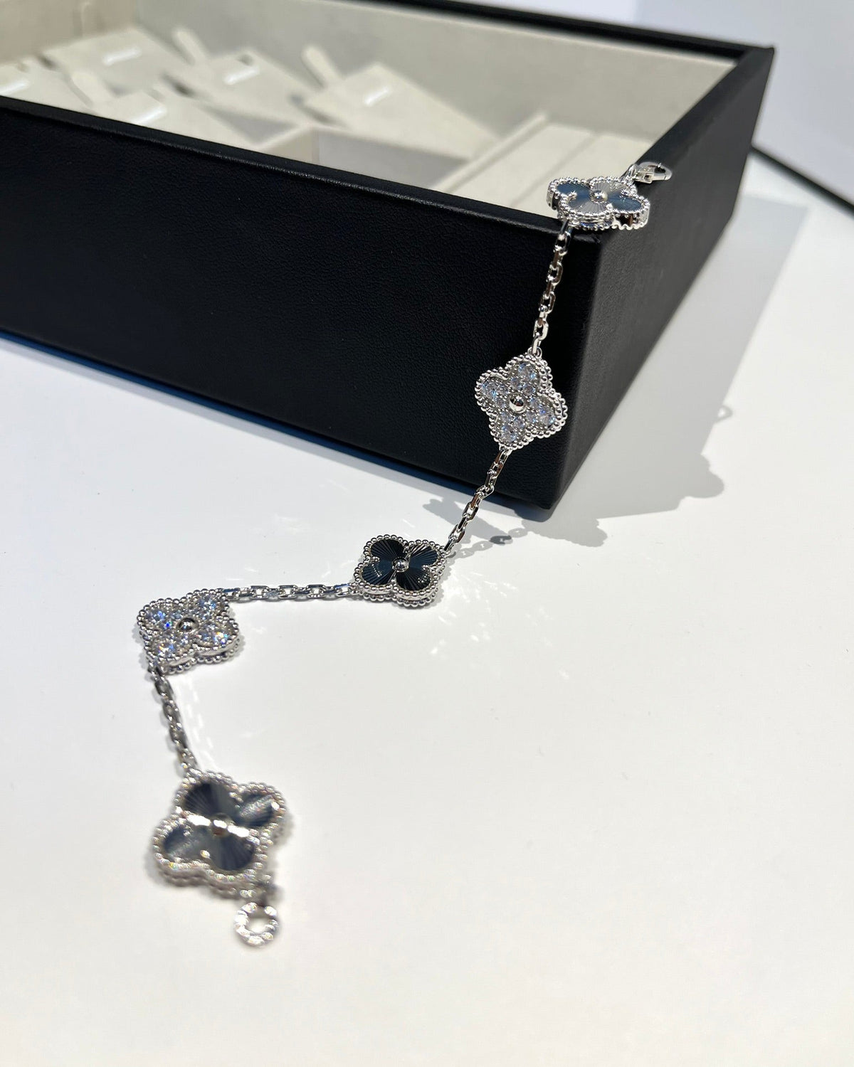 [Aura Jewels]New  CLOVER 5 MOTIF LASER BRACELET COLLECTION