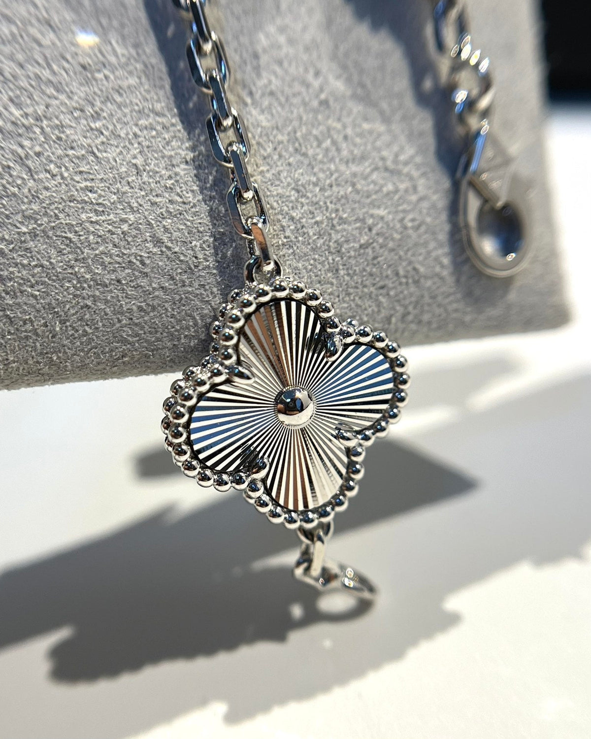 [Aura Jewels]New  CLOVER 5 MOTIF LASER BRACELET COLLECTION