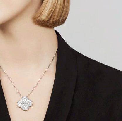 ¡®Aura Jewels¡¯CLOVER 25MM LARGE PENDANT DIAMOND PAVED SILVER NECKLACE