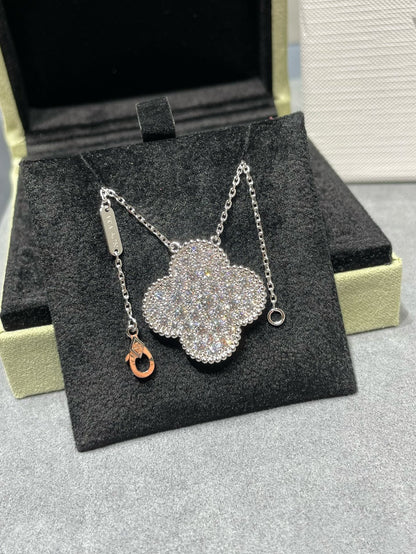 ¡®Aura Jewels¡¯CLOVER 25MM LARGE PENDANT DIAMOND PAVED SILVER NECKLACE