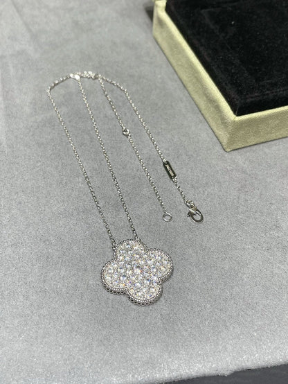 ¡®Aura Jewels¡¯CLOVER 25MM LARGE PENDANT DIAMOND PAVED SILVER NECKLACE