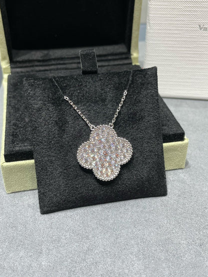 ¡®Aura Jewels¡¯CLOVER 25MM LARGE PENDANT DIAMOND PAVED SILVER NECKLACE