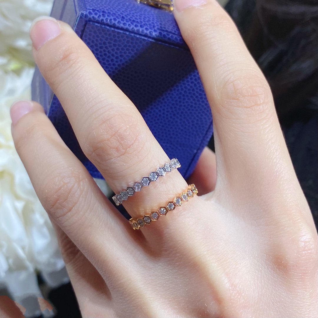 ¡®Aura Jewels¡¯BEE LOVE DIAMOND PAVED SMALL RING