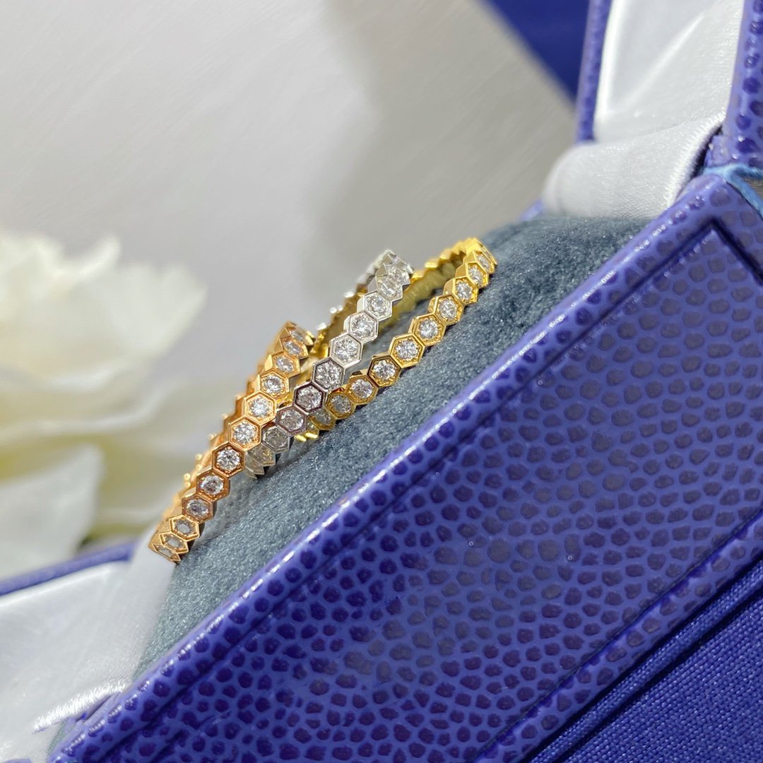 ¡®Aura Jewels¡¯BEE LOVE DIAMOND PAVED SMALL RING