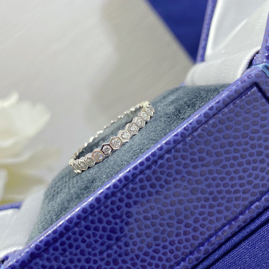 ¡®Aura Jewels¡¯BEE LOVE DIAMOND PAVED SMALL RING