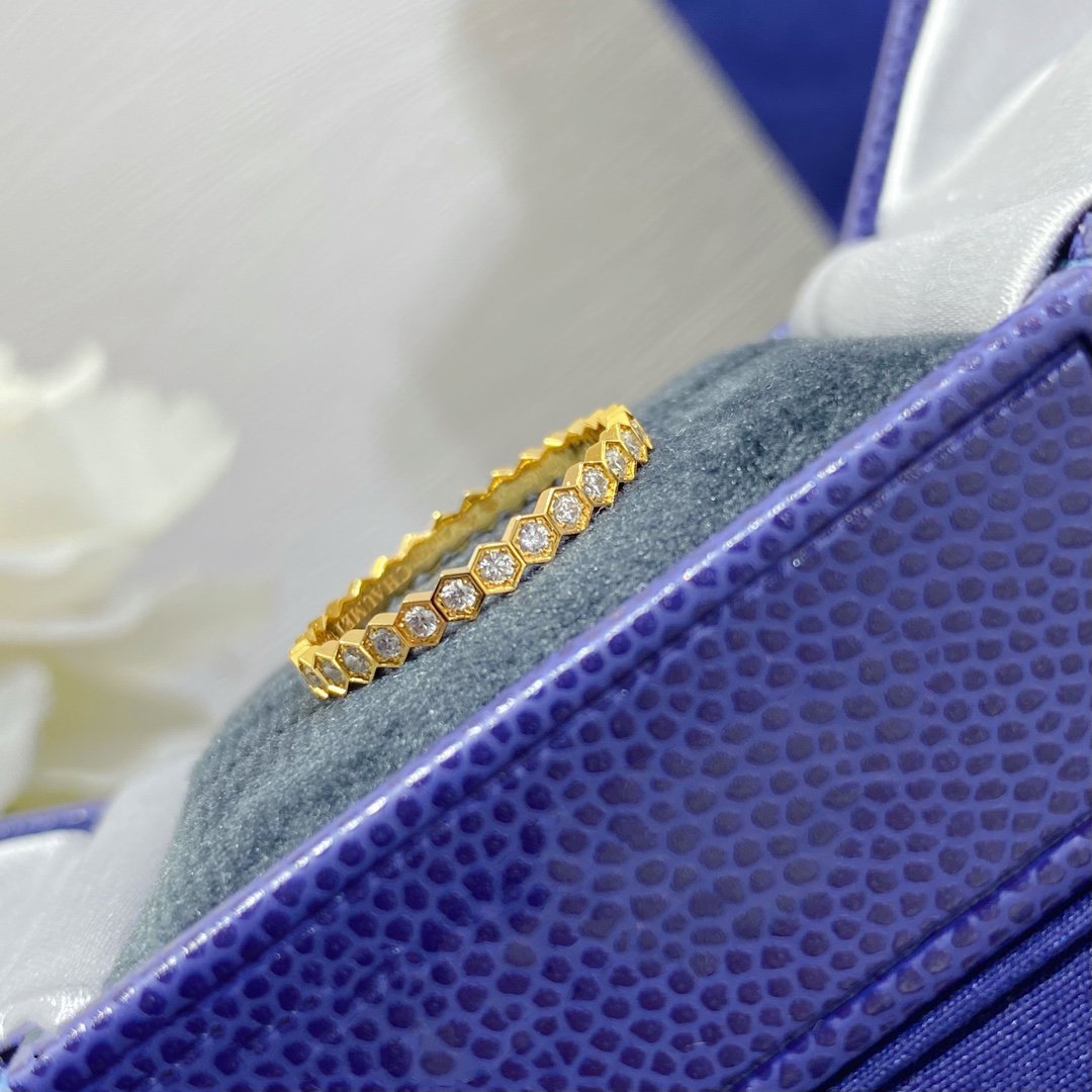 ¡®Aura Jewels¡¯BEE LOVE DIAMOND PAVED SMALL RING