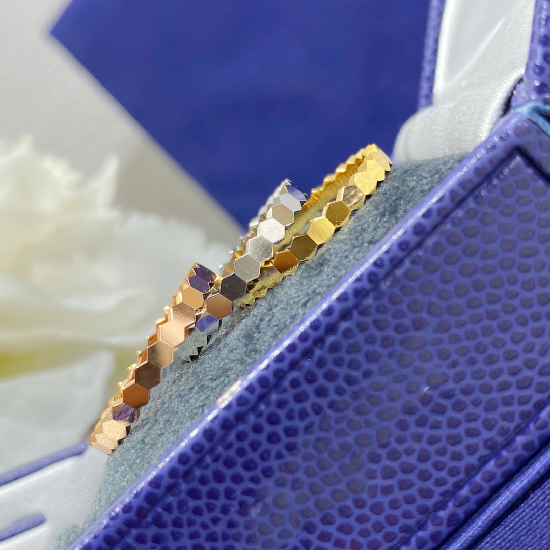 ¡®Aura Jewels¡¯BEE LOVE SMALL RING