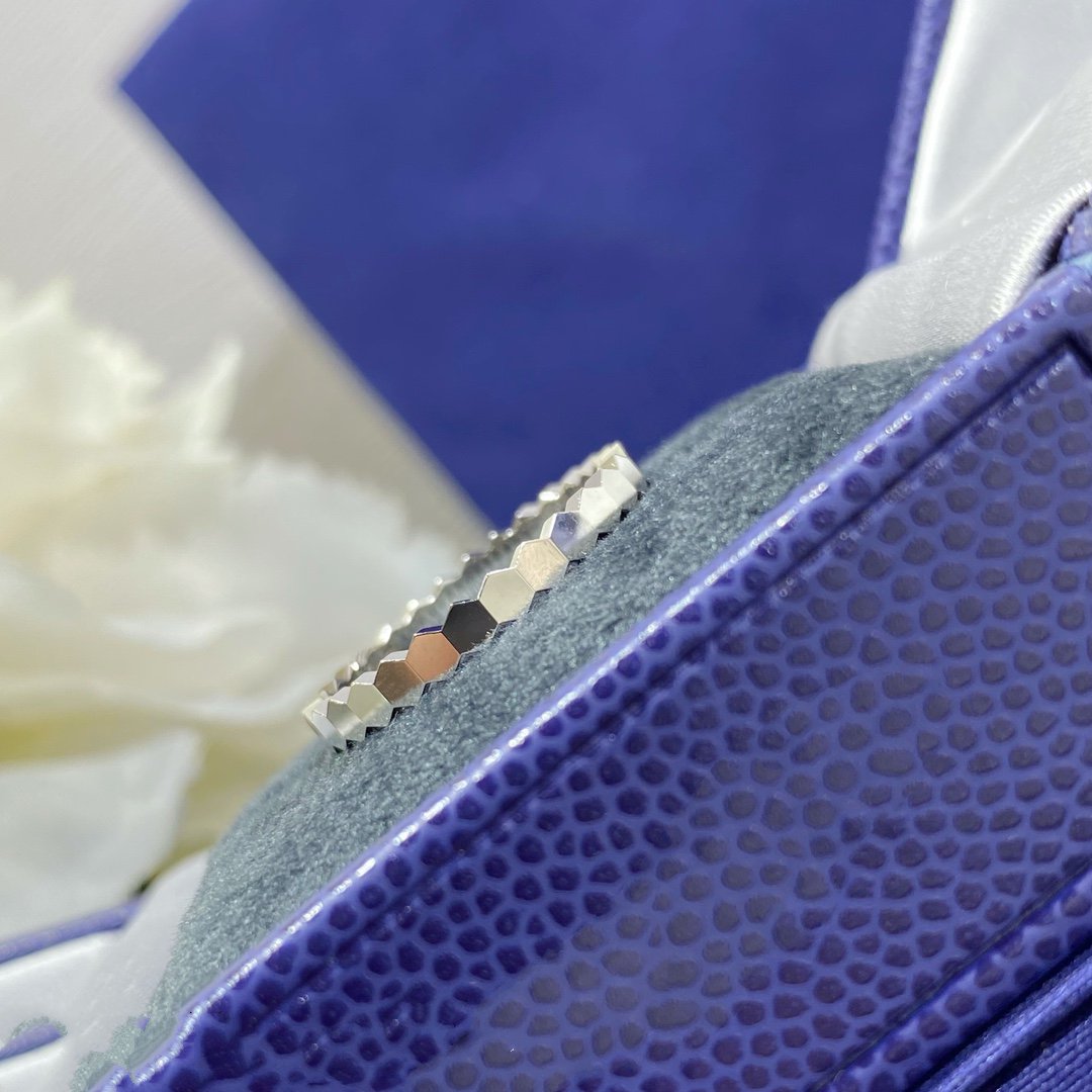 ¡®Aura Jewels¡¯BEE LOVE SMALL RING