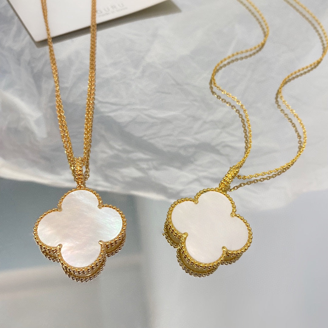 ¡®Aura Jewels¡¯CLOVER 25MM MOP LARGE PENDANT NECKLACE