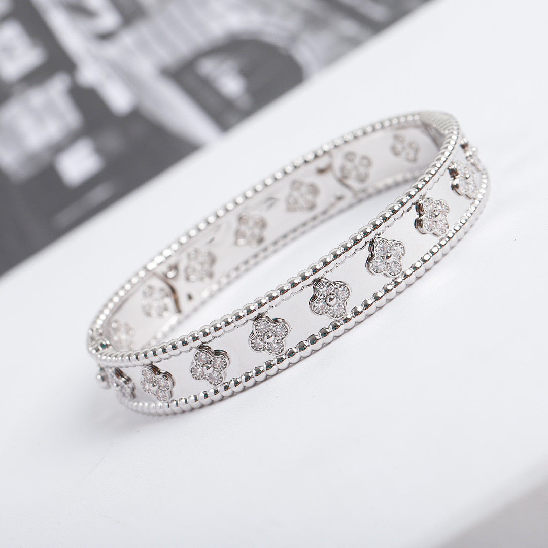 ¡®Aura Jewels¡¯CLOVER BRACELET 8MM DIAMONDS