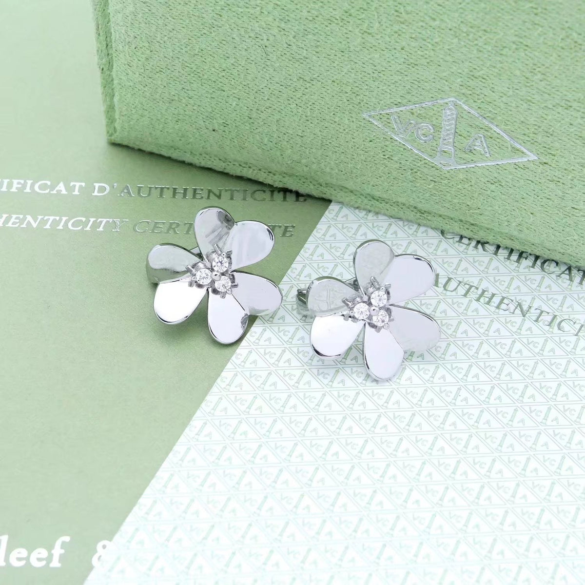 ¡®Aura Jewels¡¯FRIVOLE EARRINGS- LARGE MODEL