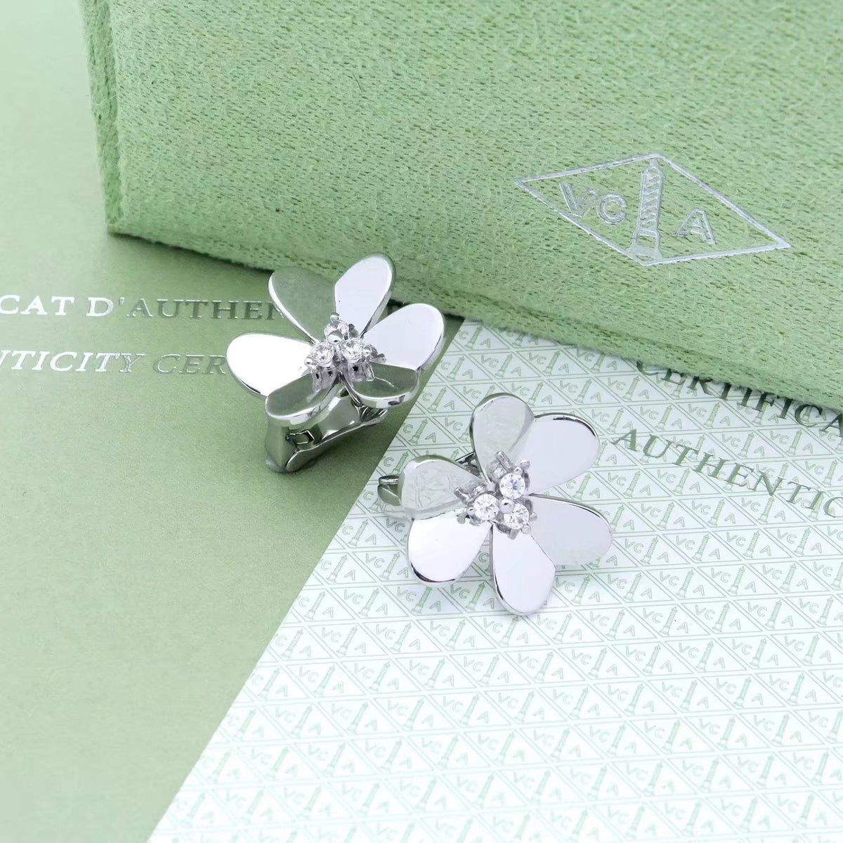 ¡®Aura Jewels¡¯FRIVOLE EARRINGS- LARGE MODEL