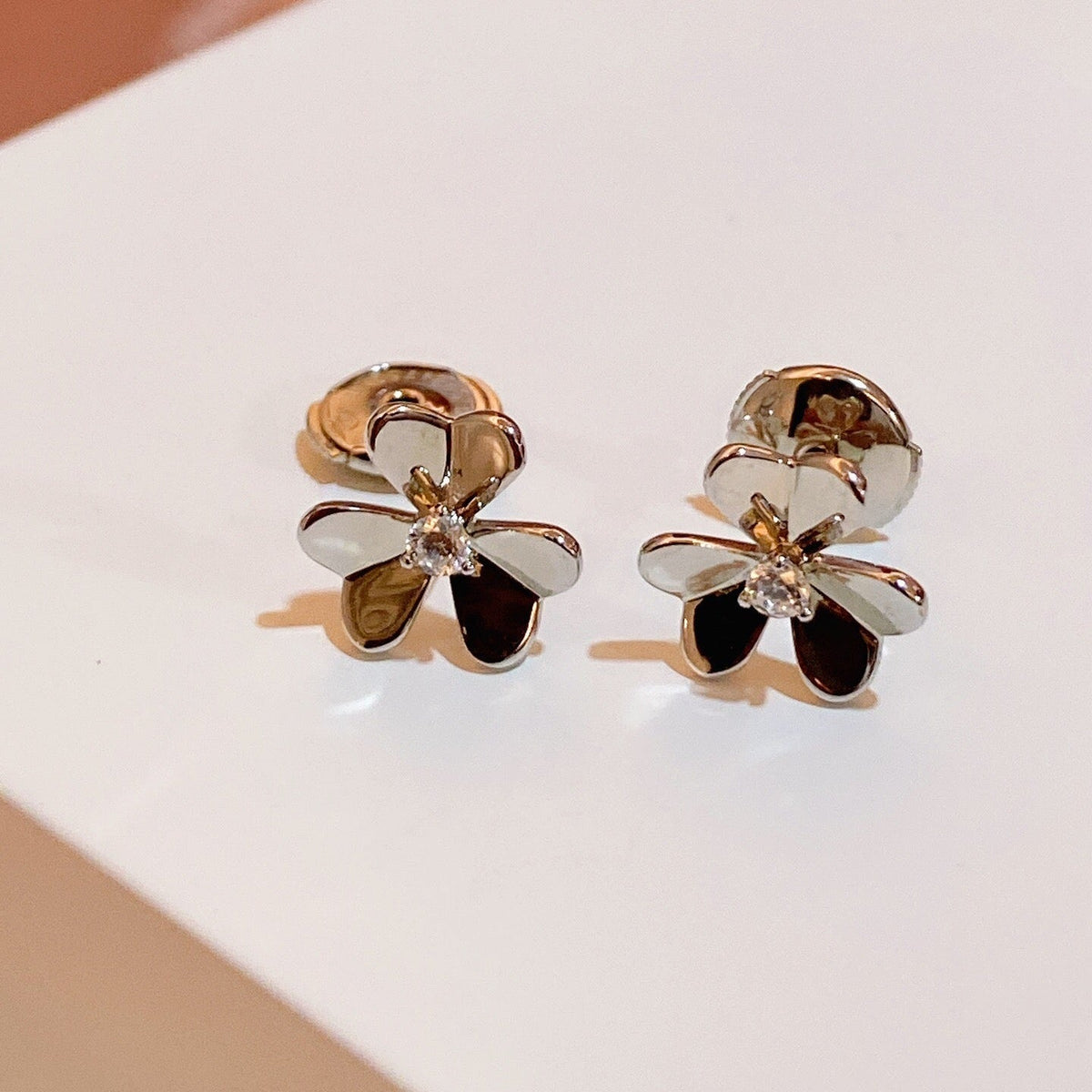 ¡®Aura Jewels¡¯FRIVOLE MINI FLOWER EARRINGS
