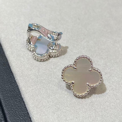 [Aura Jewels] CLOVER LARGE (20mm) 1 MOTIFS WHITE MOP STUD EARRINGS