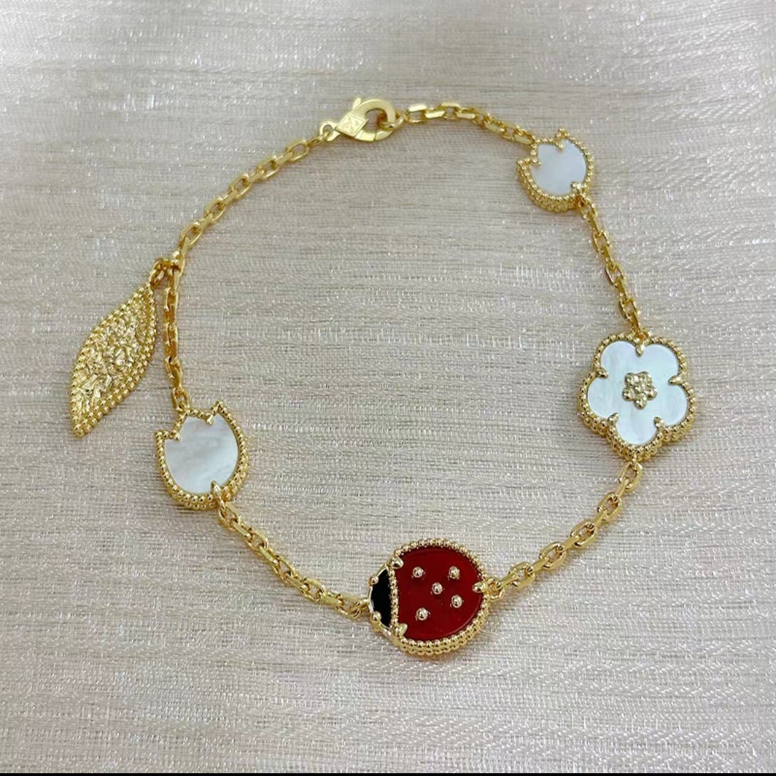 ¡®Aura Jewels¡¯LUCKY SPRING 5 MOTIF BRACELET
