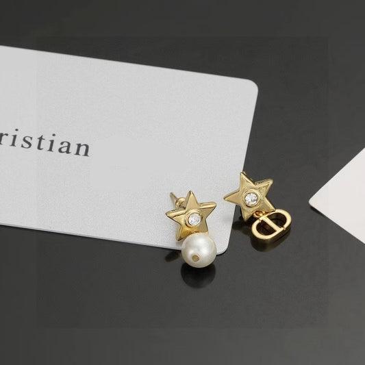 [Aura Jewels]CD Star-Shaped Letter Earrings