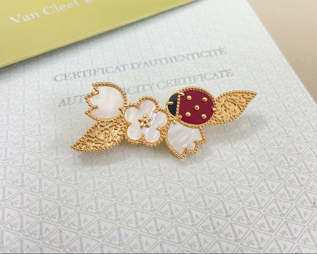 [Aura Jewels] Petal Leaf Ladybug Brooch