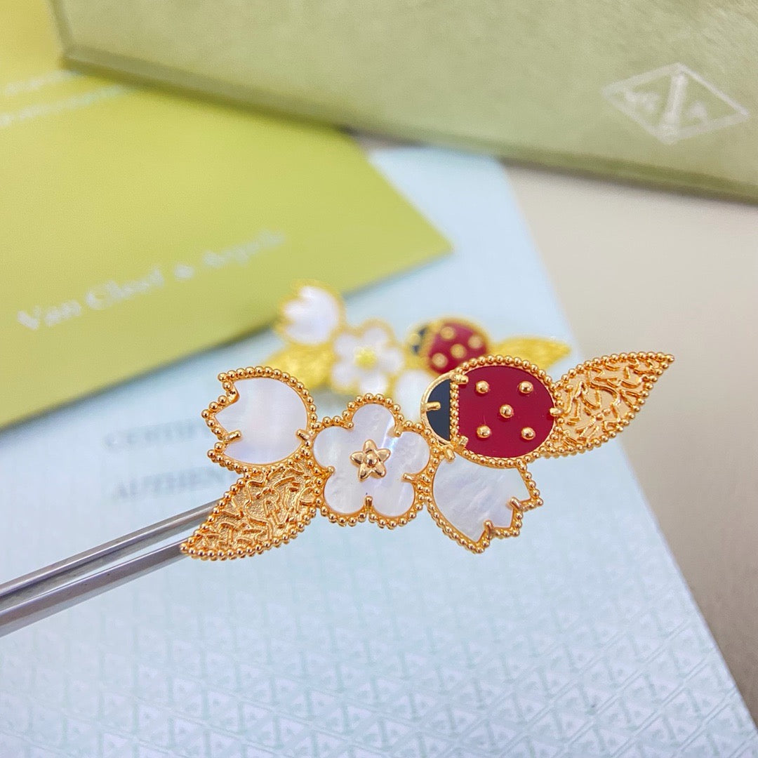 [Aura Jewels] Petal Leaf Ladybug Brooch