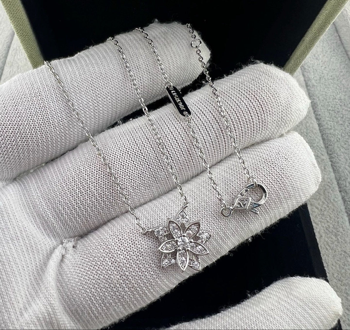 [Aura Jewels] Full Diamond Hollow Lotus Necklace Set
