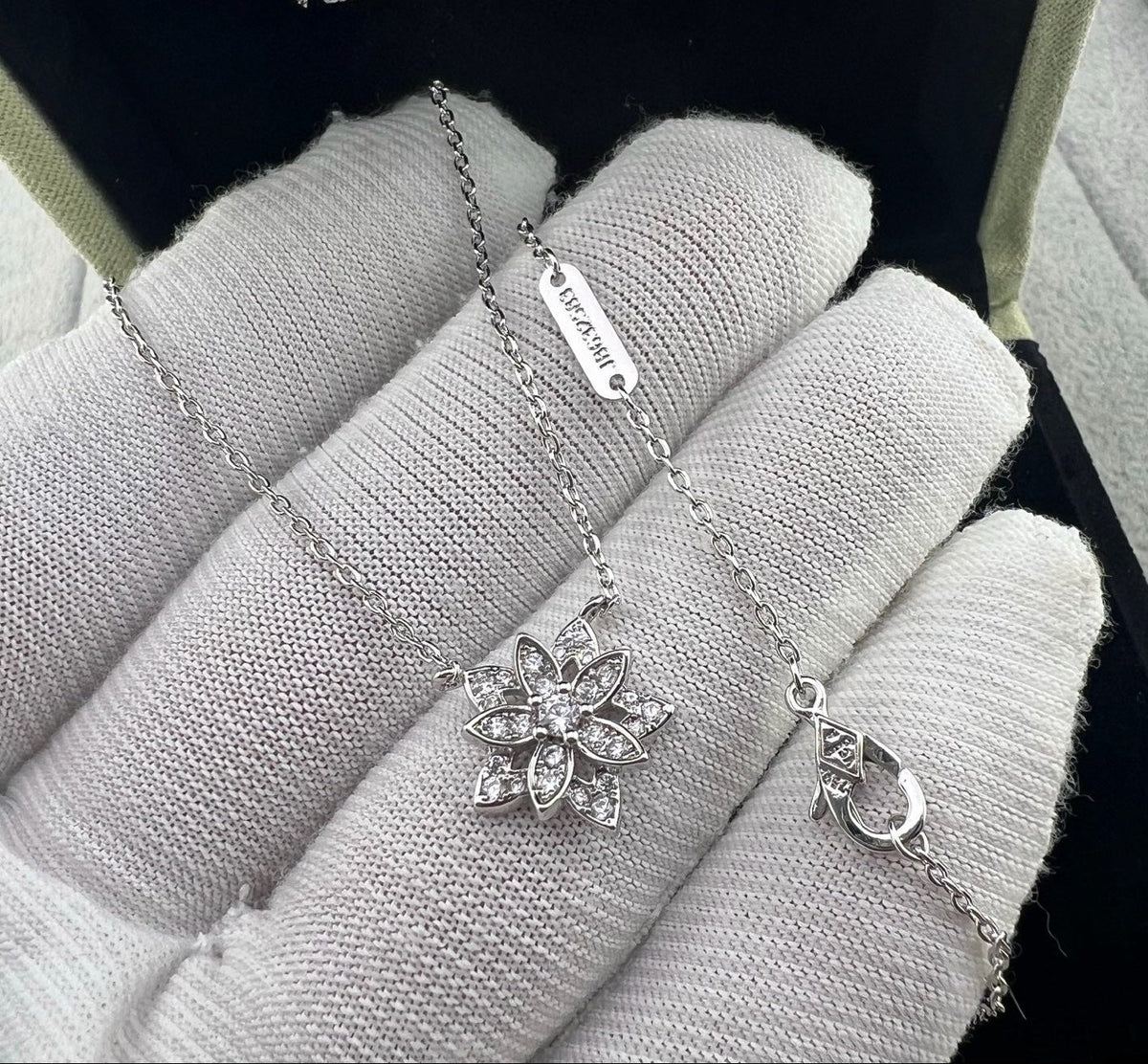 [Aura Jewels] Full Diamond Hollow Lotus Necklace Set