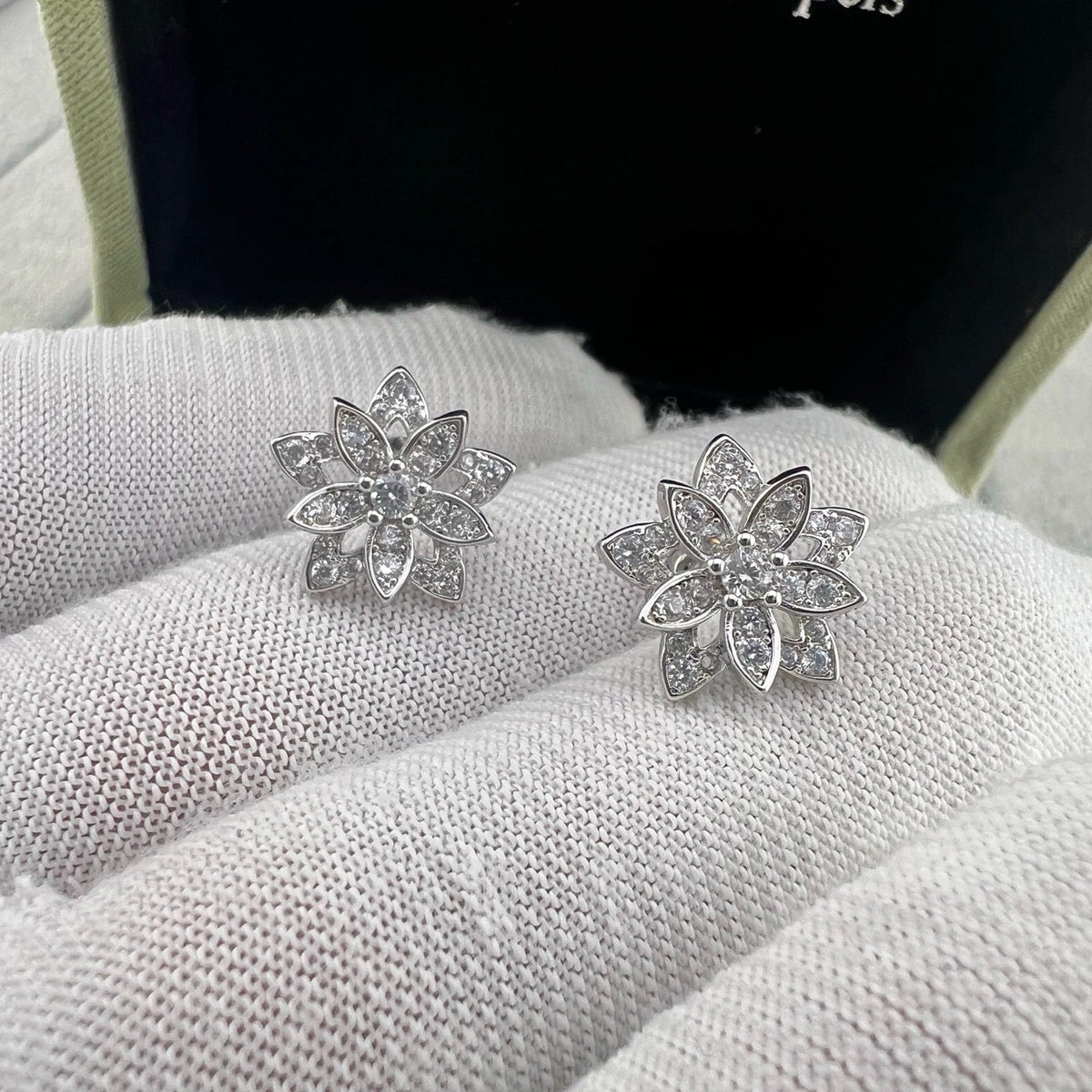 [Aura Jewels] Full Diamond Hollow Lotus Necklace Set